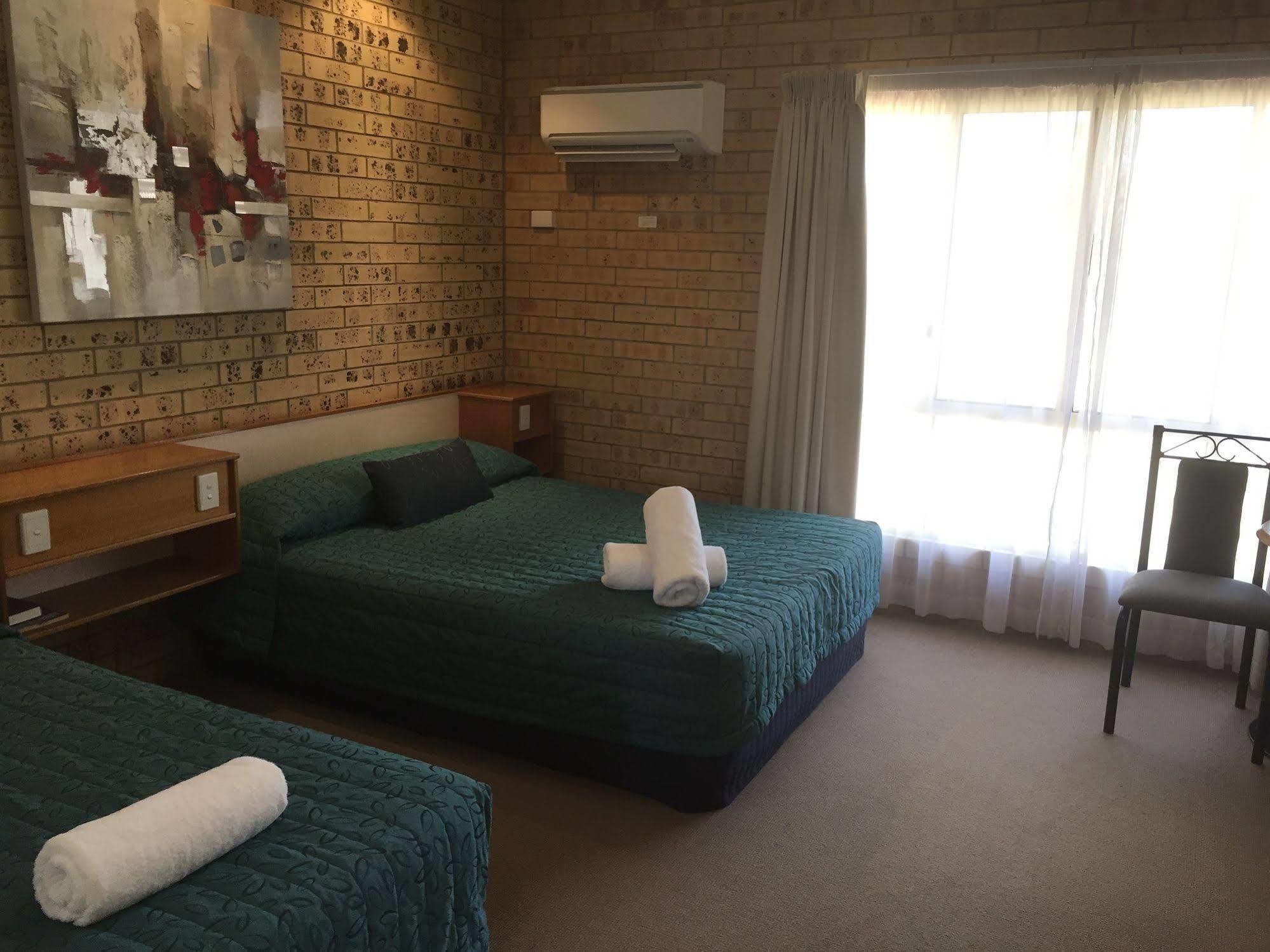 Mulga Country Motor Inn Charleville Kültér fotó